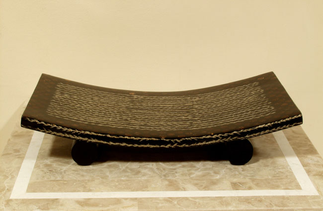 Curve Plate with Stand, Coco Shell with Corn Tassel