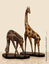 Giraffe Safari Set, Cracked Young Pen Seashell / Cracked Black Pen Seashell / Black Stone - Set of 2